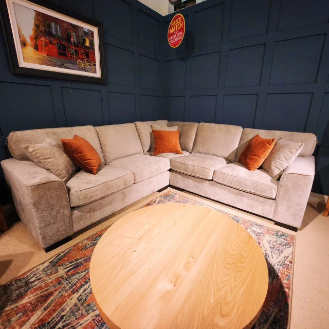 Meet our Spencer corner group a stylish take on a traditional sofa style, a very comfortable sofa that is available in mink as shown [or in grey]
.
.
.
.
.
.
.
.
.
#FurnitureShowroom #HomeDecor #InteriorDesign #FurnitureDesign #HomeInspiration #ModernFurniture #LuxuryFurniture #InteriorInspo #FurnitureGoals #FurnitureAddict #belfast #cozyfurniture #creationsinteriors #northenireland #sofa #cozy #traditional #style